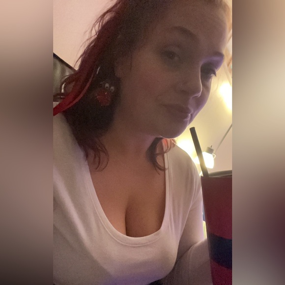 Meet your Posher, Ginny - Picture 1 of 1